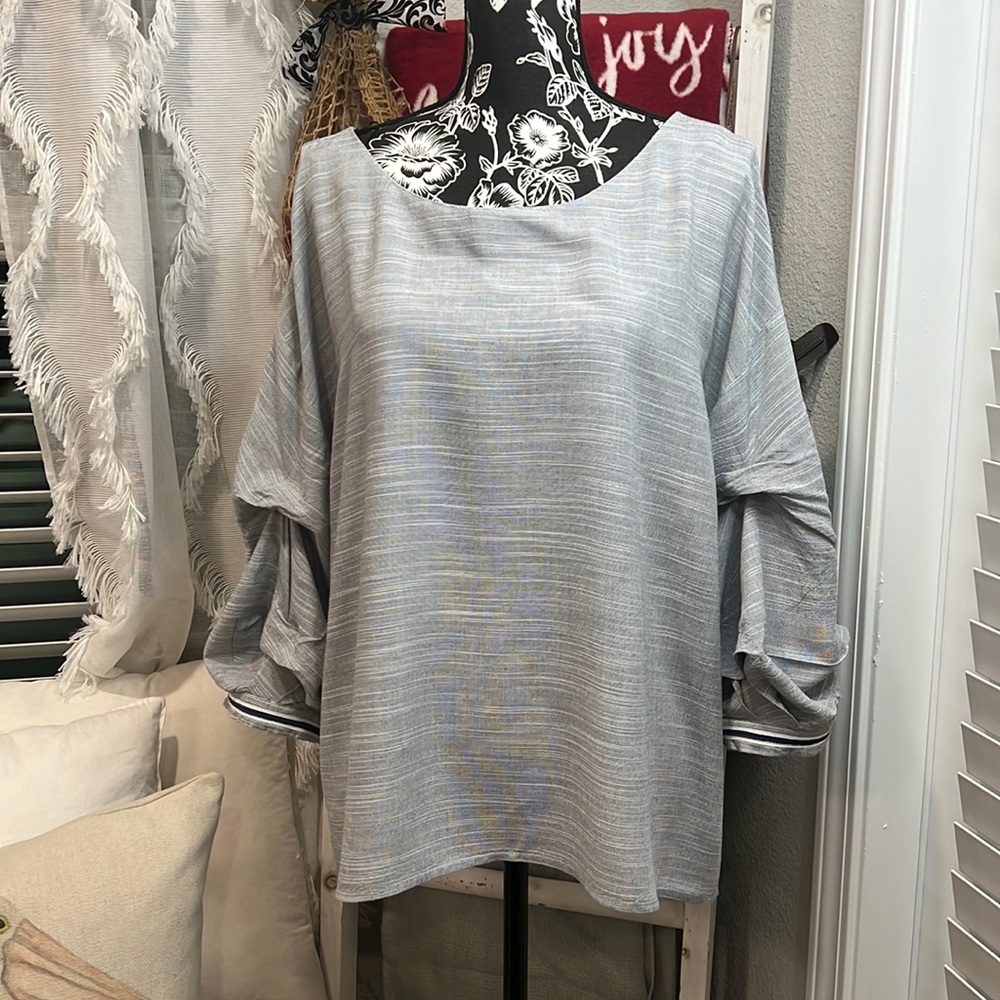 Gibson Latimer 1X puff sleeve blouse